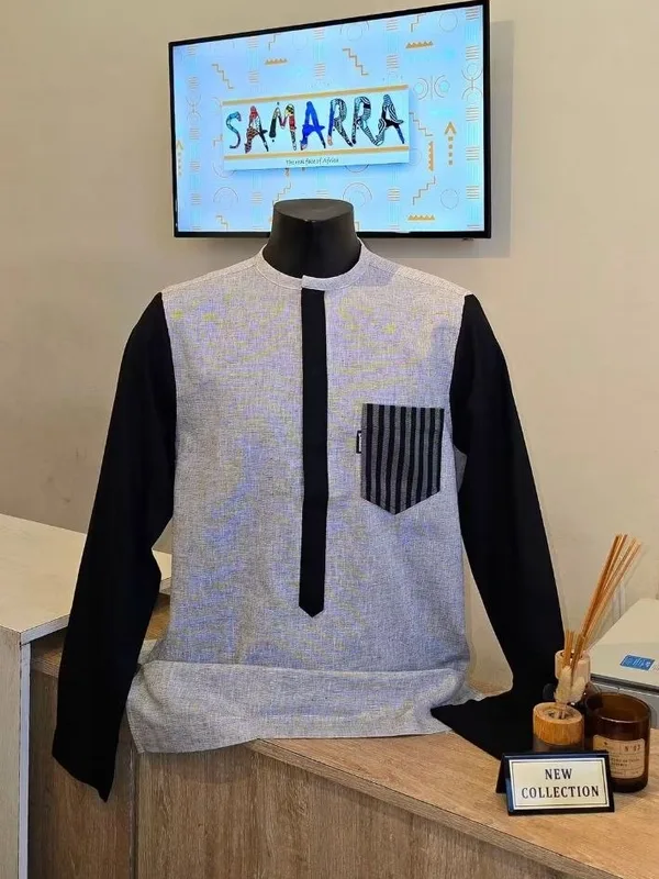 Chemise gris chiné à manches noires, sur buste