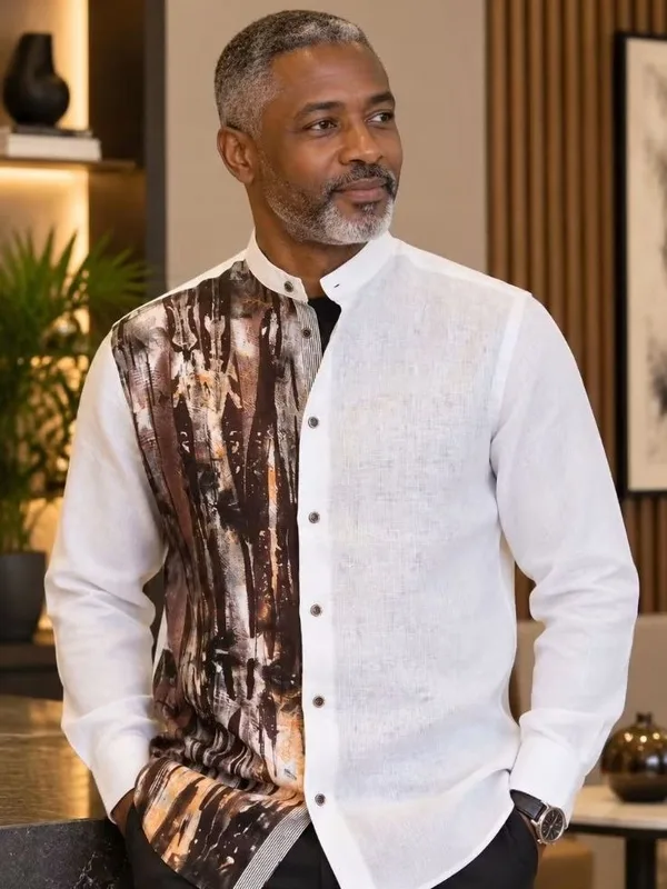 Chemise blanche à demi-pan imprimé brun, manches longues